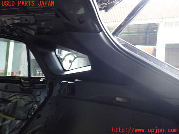 2UPJ-9240967675]ハリアー(MXUA80)右リアピラートリム 中古_3