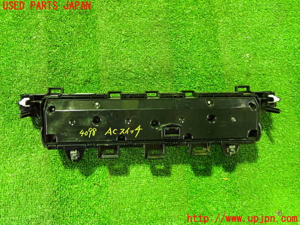 2UPJ-9240986066]CX-60(KH3P)エアコンスイッチ1 中古_3