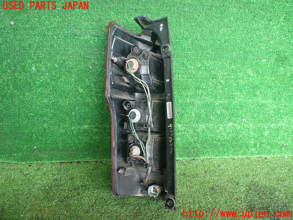 2UPJ-9241001530]NV350 キャラバン バン(VR2E26)右テールランプ 中古_3