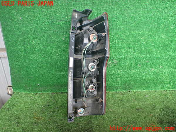 2UPJ-9241001536]NV350 キャラバン バン(VR2E26)左テールランプ 中古_3