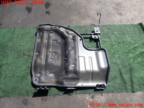 2UPJ-9241002160]NV350 キャラバン バン(VR2E26)エンジンアッパーカバー 中古_2