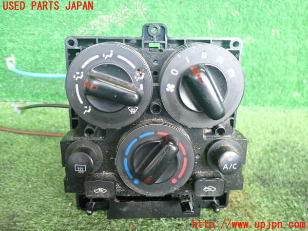 2UPJ-9241006066]NV350 キャラバン バン(VR2E26)エアコンスイッチ1 中古_2
