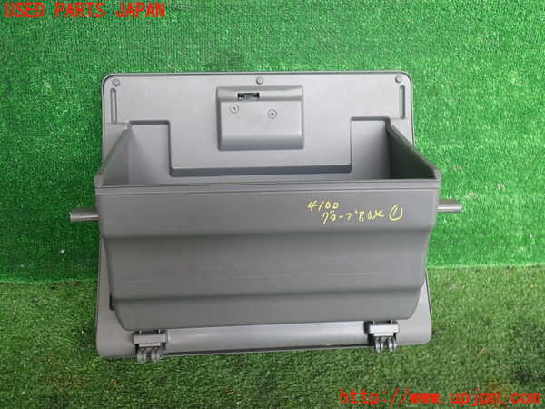 2UPJ-9241007516]NV350 キャラバン バン(VR2E26)グローブボックス1 中古_3