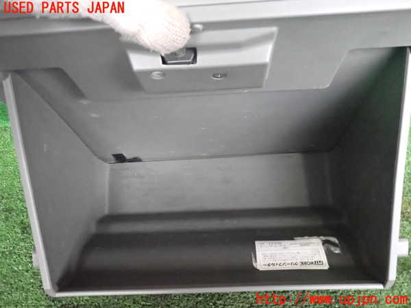 2UPJ-9241007516]NV350 キャラバン バン(VR2E26)グローブボックス1 中古_4