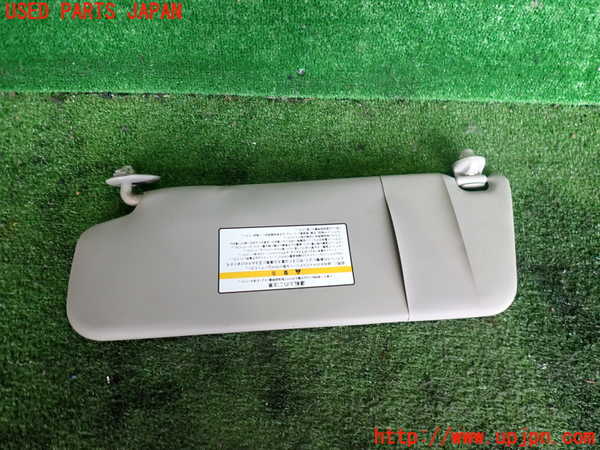 2UPJ-9241007625]NV350 キャラバン バン(VR2E26)室内サンバイザー右側 中古_2