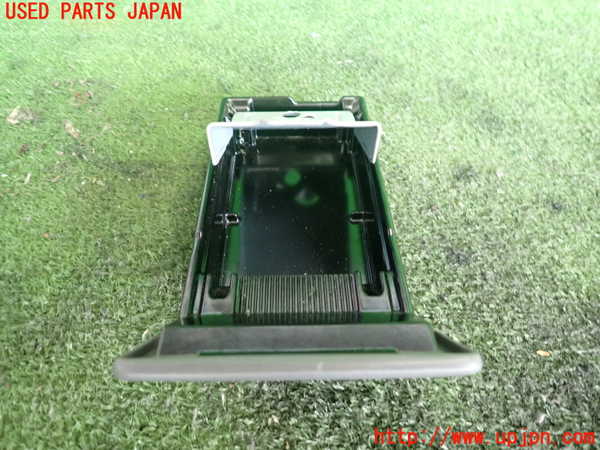 2UPJ-9241007821]NV350 キャラバン バン(VR2E26)灰皿1 中古_2