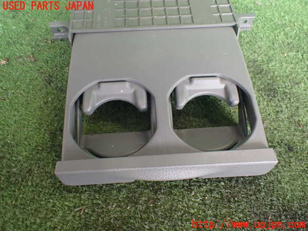 2UPJ-9241007810]NV350 キャラバン バン(VR2E26)ドリンクホルダー 中古_2