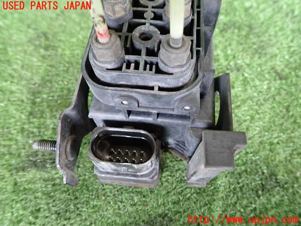 2UPJ-9241015540]ベンツ S550 W221(221071)エアサスソレノイドバルブ 中古_3