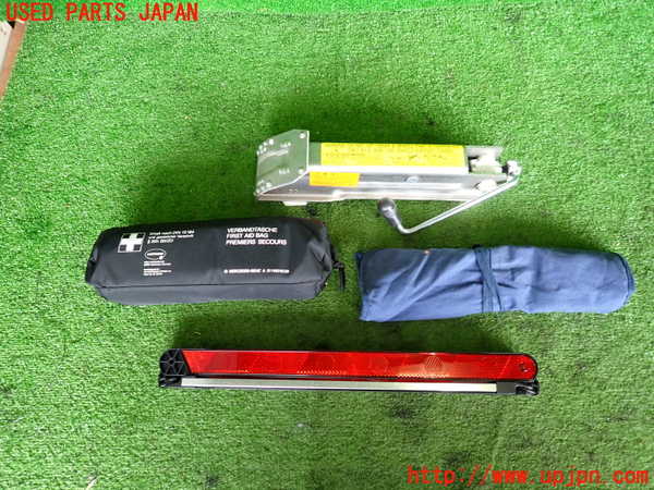2UPJ-9241017805]ベンツ S550 W221(221071)車載工具 中古_2