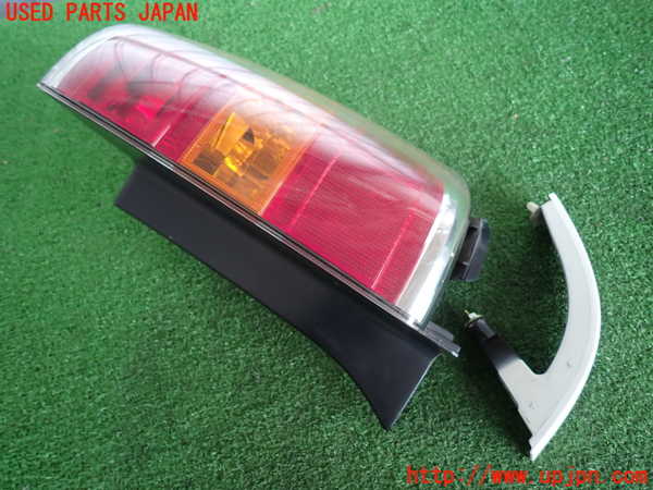 2UPJ-9241021530]クラウン エステート(JZS175W)右テールランプ 中古_2