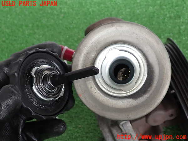 2UPJ-9241024250]クラウン エステート(JZS175W)パワステポンプ 中古_4
