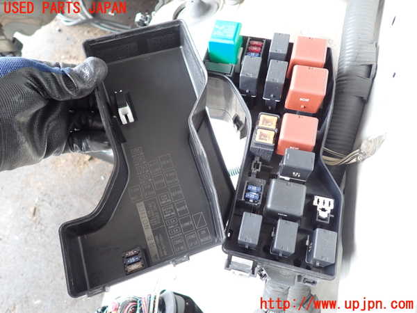 2UPJ-9241026741]クラウン エステート(JZS175W)ヒューズボックス1(EGルーム内助手席側) 中古_2