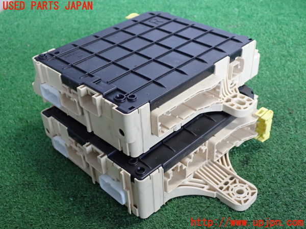 2UPJ-9241026743]クラウン エステート(JZS175W)ヒューズボックス3(室内) 中古_3