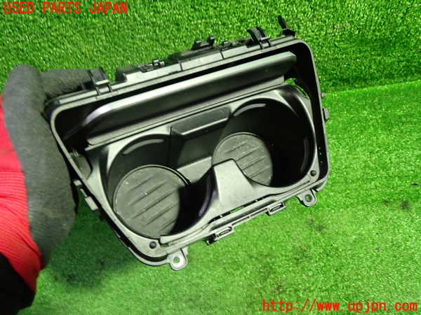 1UPJ-9241037810]BMW 640i グランクーペ(6A30)(F06)ドリンクホルダー 中古_2