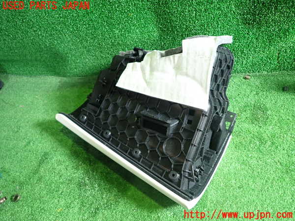 1UPJ-9241047516]BMW 330e(8E20 F30)グローブボックス1 中古_3