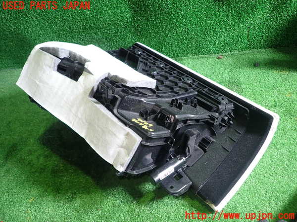 1UPJ-9241047516]BMW 330e(8E20 F30)グローブボックス1 中古_4