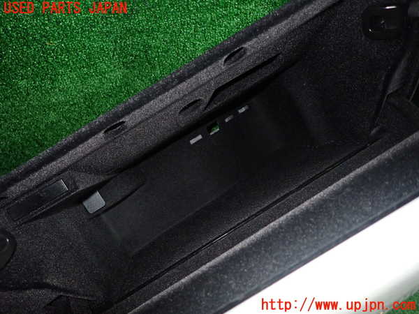 1UPJ-9241047516]BMW 330e(8E20 F30)グローブボックス1 中古_5