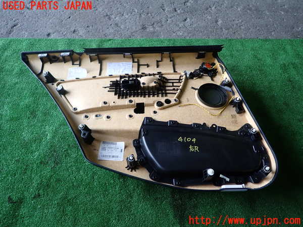 1UPJ-9241041294]BMW 330e(8E20 F30)右後ドア内張り 中古_5