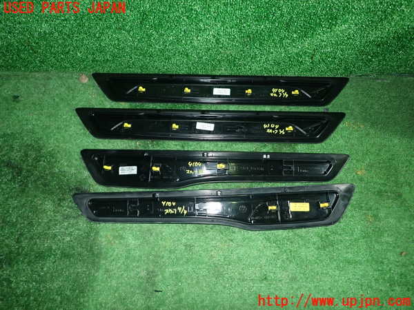 1UPJ-9241047740]BMW 330e(8E20 F30)スカッフプレート 中古_5