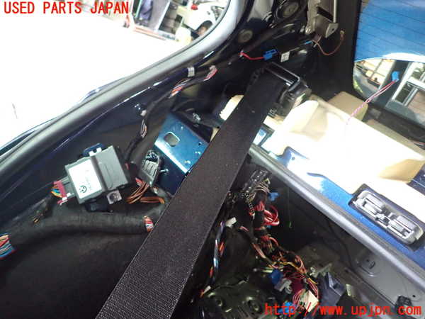 1UPJ-9241047155]BMW 330e(8E20 F30)右2列目シートベルト 中古_2