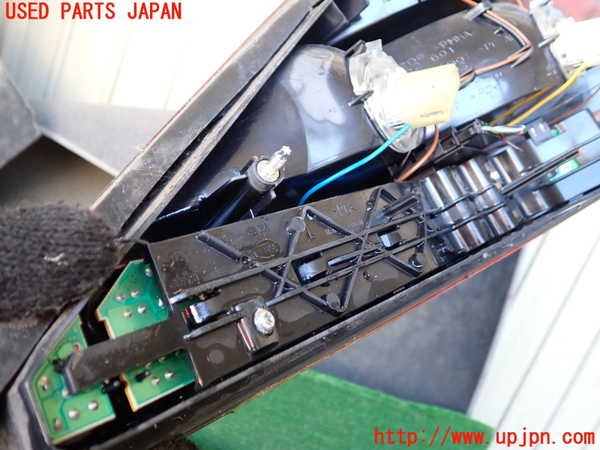 1UPJ-9241051536]ベンツ SL500 R230(230475)左テールランプ 中古_4