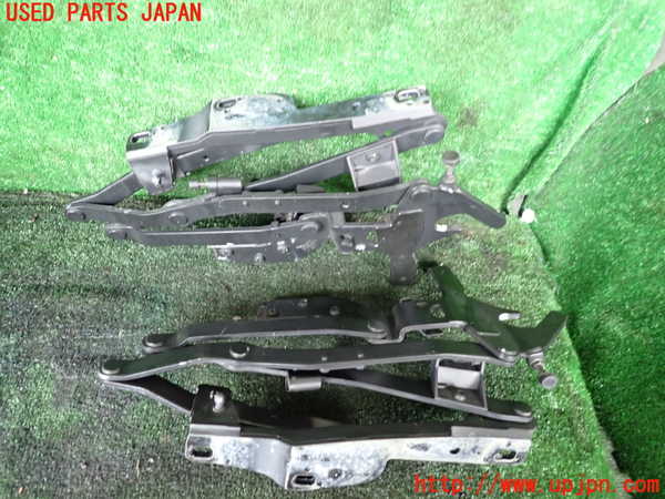 1UPJ-9241051513]ベンツ SL500 R230(230475)トランクヒンジ1 ジャンク_2