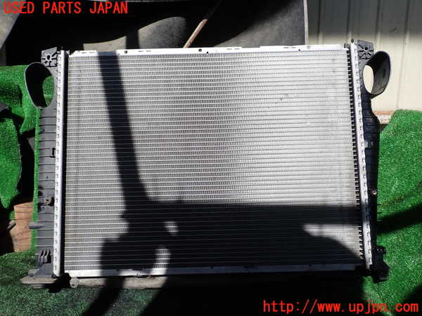 1UPJ-9241052321]ベンツ SL500 R230(230475)ラジエーター1 中古_2