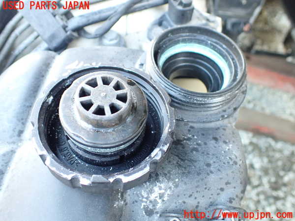 1UPJ-9241052410]ベンツ SL500 R230(230475)ラジエータータンク 中古_2