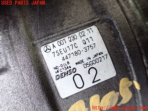 1UPJ-9241056025]ベンツ SL500 R230(230475)エアコンコンプレッサー 中古_4