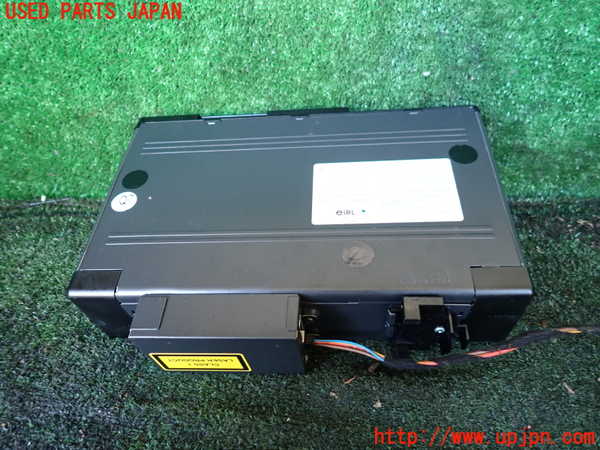 1UPJ-9241056505]ベンツ SL500 R230(230475)CDチェンジャー 中古_3