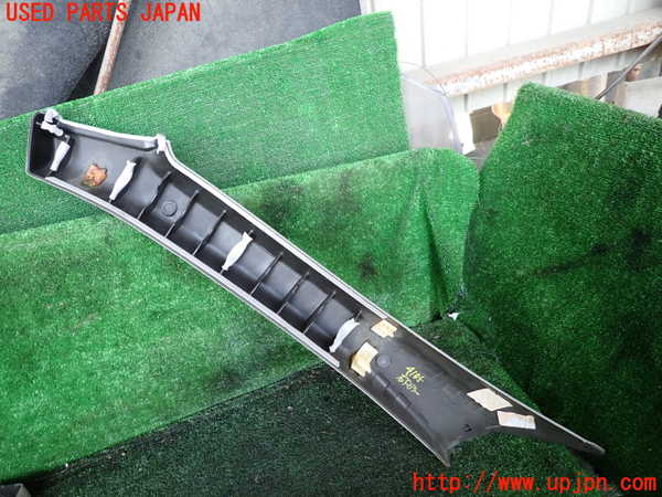 1UPJ-9241057655]ベンツ SL500 R230(230475)右フロントピラートリム 中古_2