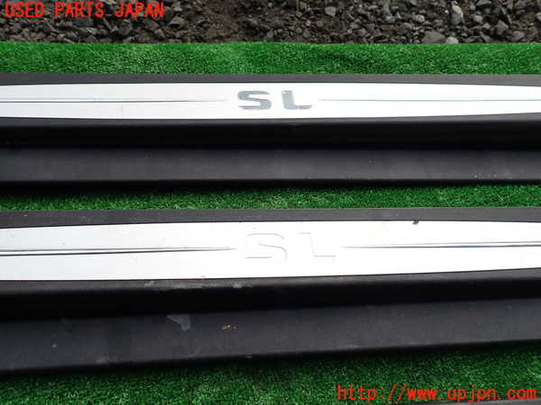 1UPJ-9241057740]ベンツ SL500 R230(230475)スカッフプレート 中古_2