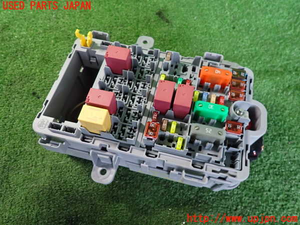 2UPJ-9241086742]アルファロメオ・ステルヴィオ(94920)ヒューズボックス2(室内運転席側) 中古_2
