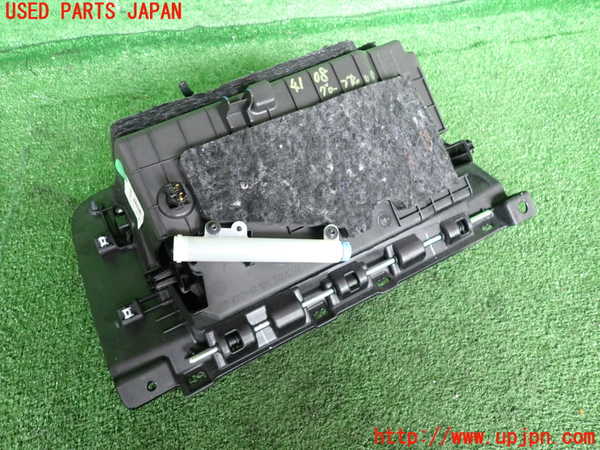 2UPJ-9241087516]アルファロメオ・ステルヴィオ(94920)グローブボックス1 中古_4