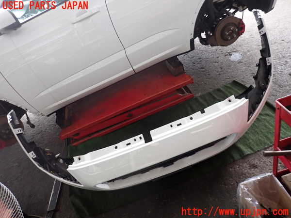 2UPJ-9241111010]ジャガー・Eペイス(DF2NA)フロントバンパー 中古_2