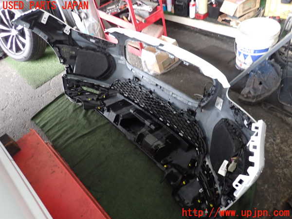 2UPJ-9241111010]ジャガー・Eペイス(DF2NA)フロントバンパー 中古_5