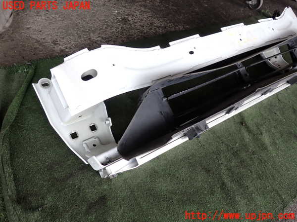2UPJ-9241111014]ジャガー・Eペイス(DF2NA)フロントバンパーホースメント 中古_2