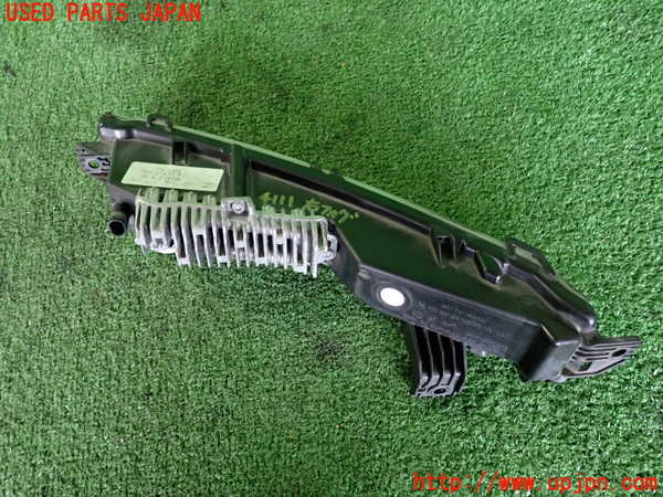 2UPJ-9241111180]ジャガー・Eペイス(DF2NA)右フォグ 中古_2