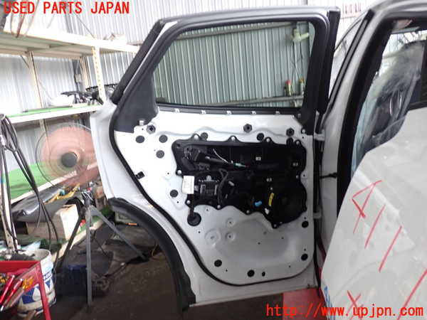 2UPJ-9241111320]ジャガー・Eペイス(DF2NA)左後ドア 中古 SAINT-GOBAIN SEKURIT M352 43R-01351_3