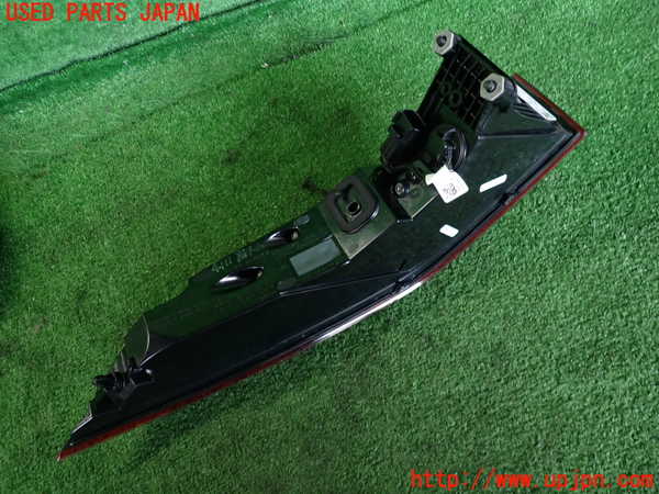 2UPJ-9241111530]ジャガー・Eペイス(DF2NA)右テールランプ 中古_2
