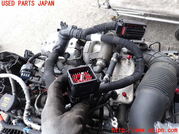 2UPJ-9241112010]ジャガー・Eペイス(DF2NA)エンジン 204DT 4WD 中古_3