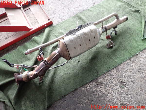 2UPJ-9241112662]ジャガー・Eペイス(DF2NA)触媒2 中古_2
