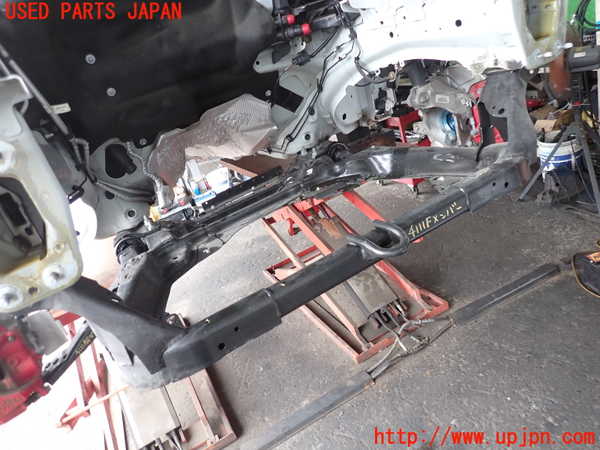 2UPJ-9241115285]ジャガー・Eペイス(DF2NA)フロントメンバー 中古_2
