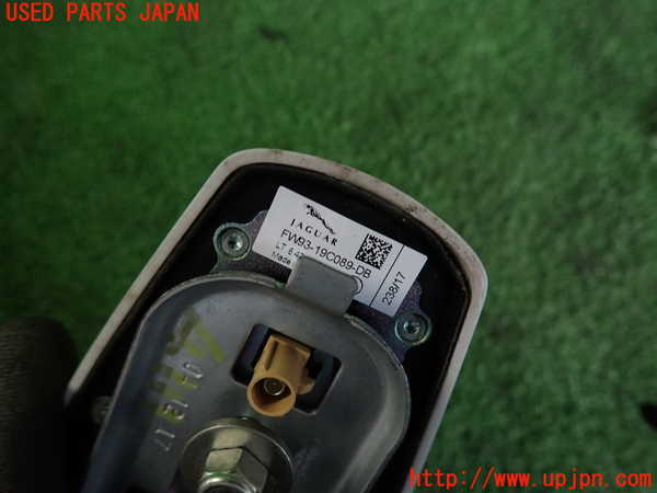 2UPJ-9241116550]ジャガー・Eペイス(DF2NA)アンテナ 中古_4