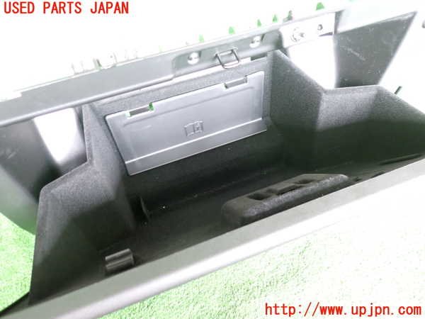 2UPJ-9241117516]ジャガー・Eペイス(DF2NA)グローブボックス1 中古_3