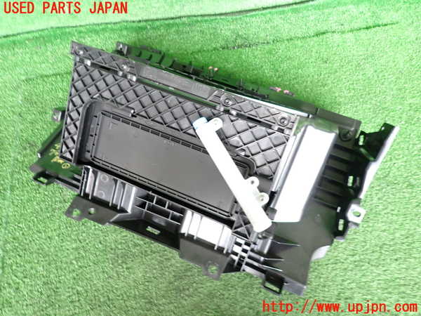 2UPJ-9241117516]ジャガー・Eペイス(DF2NA)グローブボックス1 中古_4
