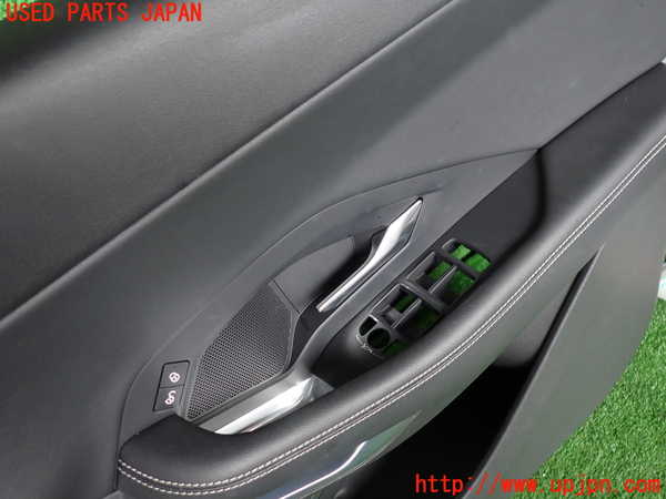 2UPJ-9241111234]ジャガー・Eペイス(DF2NA)右前ドア内張り 中古_2
