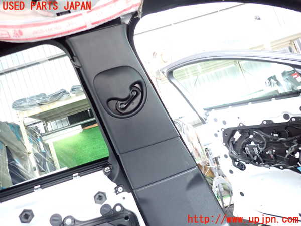 2UPJ-9241117670]ジャガー・Eペイス(DF2NA)左センターピラートリム 中古_2