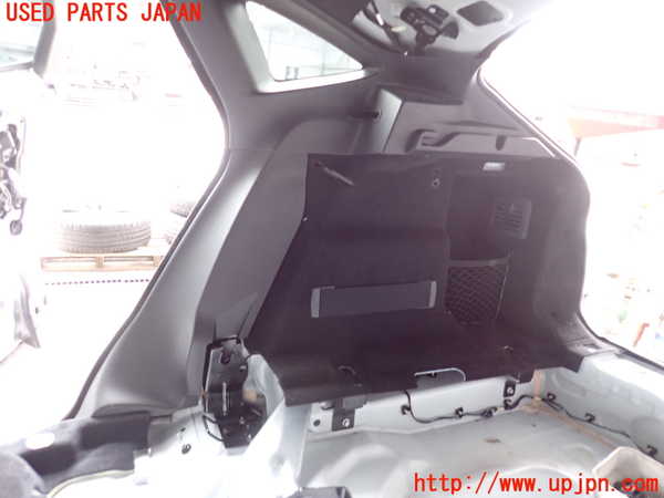 2UPJ-9241117675]ジャガー・Eペイス(DF2NA)右リアピラートリム 中古_3