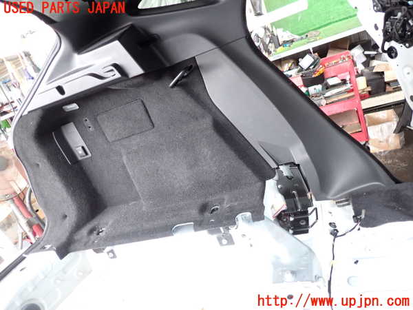 2UPJ-9241117680]ジャガー・Eペイス(DF2NA)左リアピラートリム 中古_3